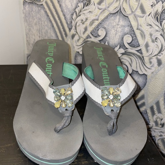 Juicy Couture High Wedge Flip Flops Sandals Gray Green Jeweled size 9 - Picture 2 of 5